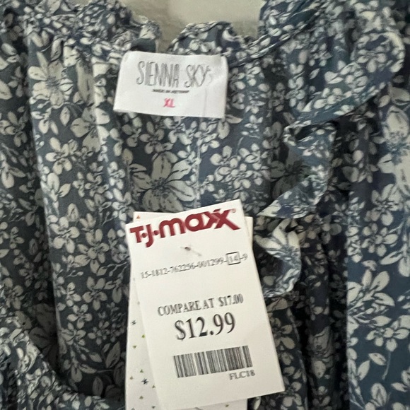 Top - Picture 3 of 3